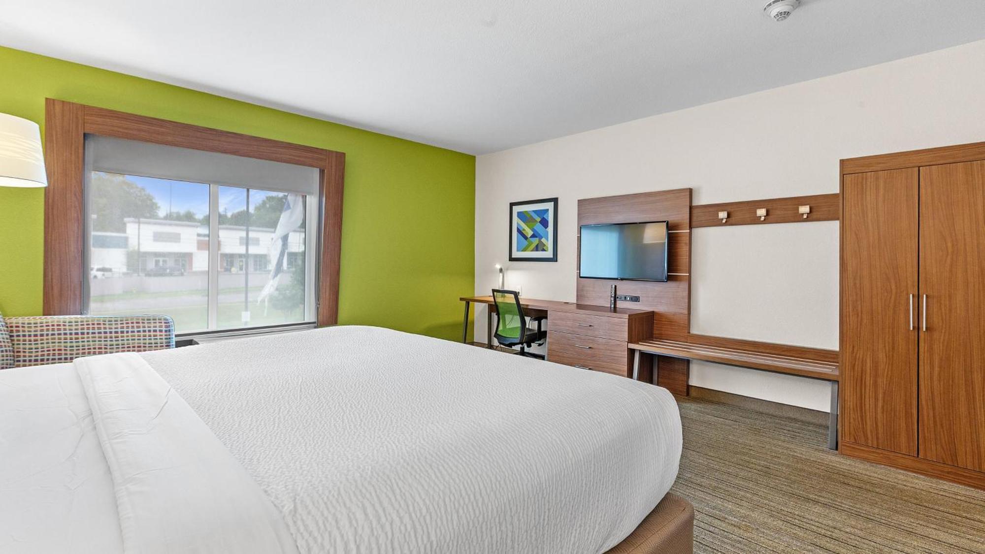 Holiday Inn Express & Suites Mobile - University Area By Ihg Exterior photo